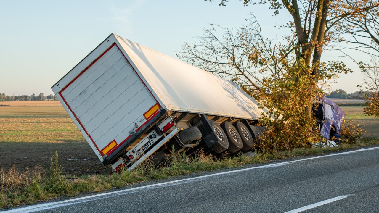 When to Hire a Truck Accident Attorney